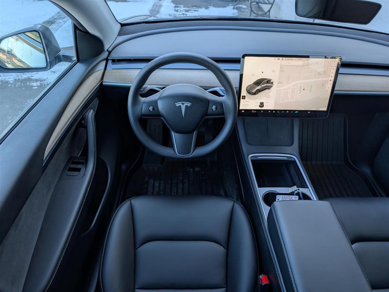 2024 Tesla Model Y STANDARD - WINTER TIRES INCLUDED Photo