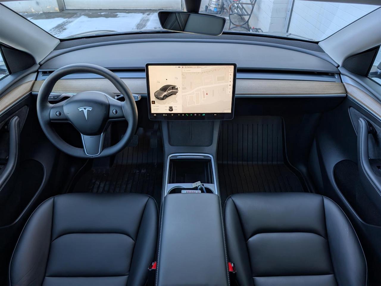 2024 Tesla Model Y STANDARD - WINTER TIRES INCLUDED Photo