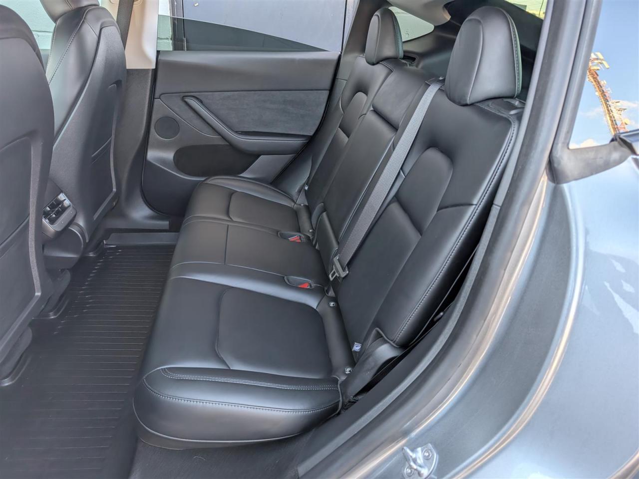 2024 Tesla Model Y STANDARD - WINTER TIRES INCLUDED Photo