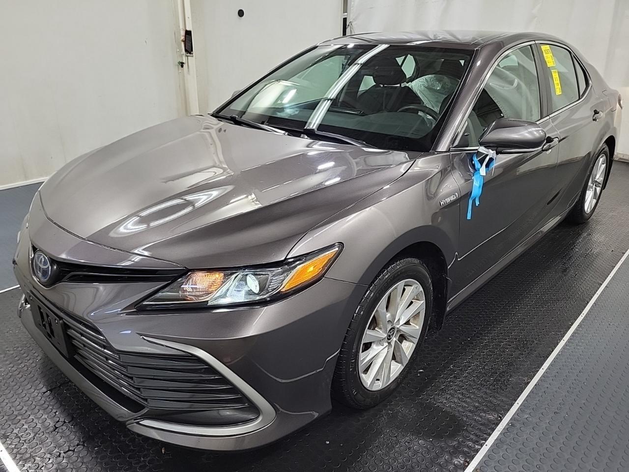 2021 Toyota Camry HYBRID LE | NO ACCIDENTS | 5 SERV REC | ALLOYS | Photo2