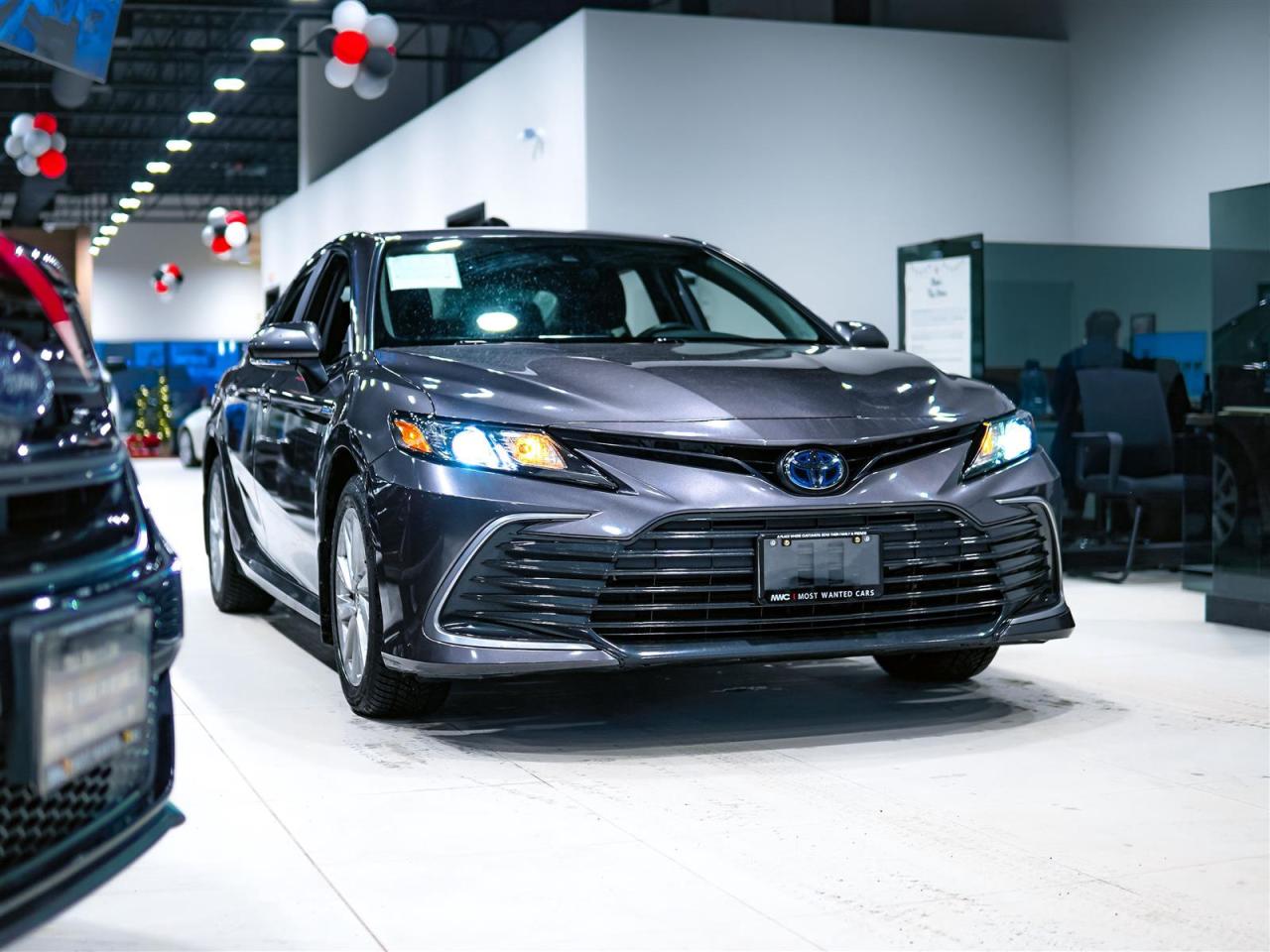 2021 Toyota Camry HYBRID LE | NO ACCIDENTS | 5 SERV REC | ALLOYS | Photo