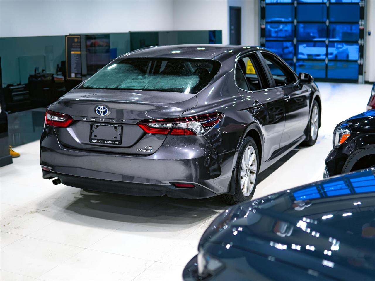 2021 Toyota Camry HYBRID LE | NO ACCIDENTS | 5 SERV REC | ALLOYS | Photo