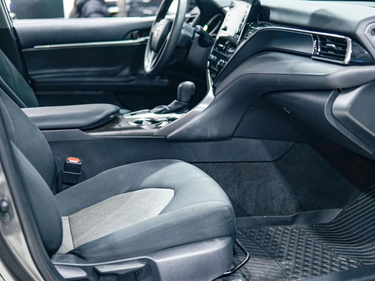 2021 Toyota Camry HYBRID LE | NO ACCIDENTS | 5 SERV REC | ALLOYS | Photo