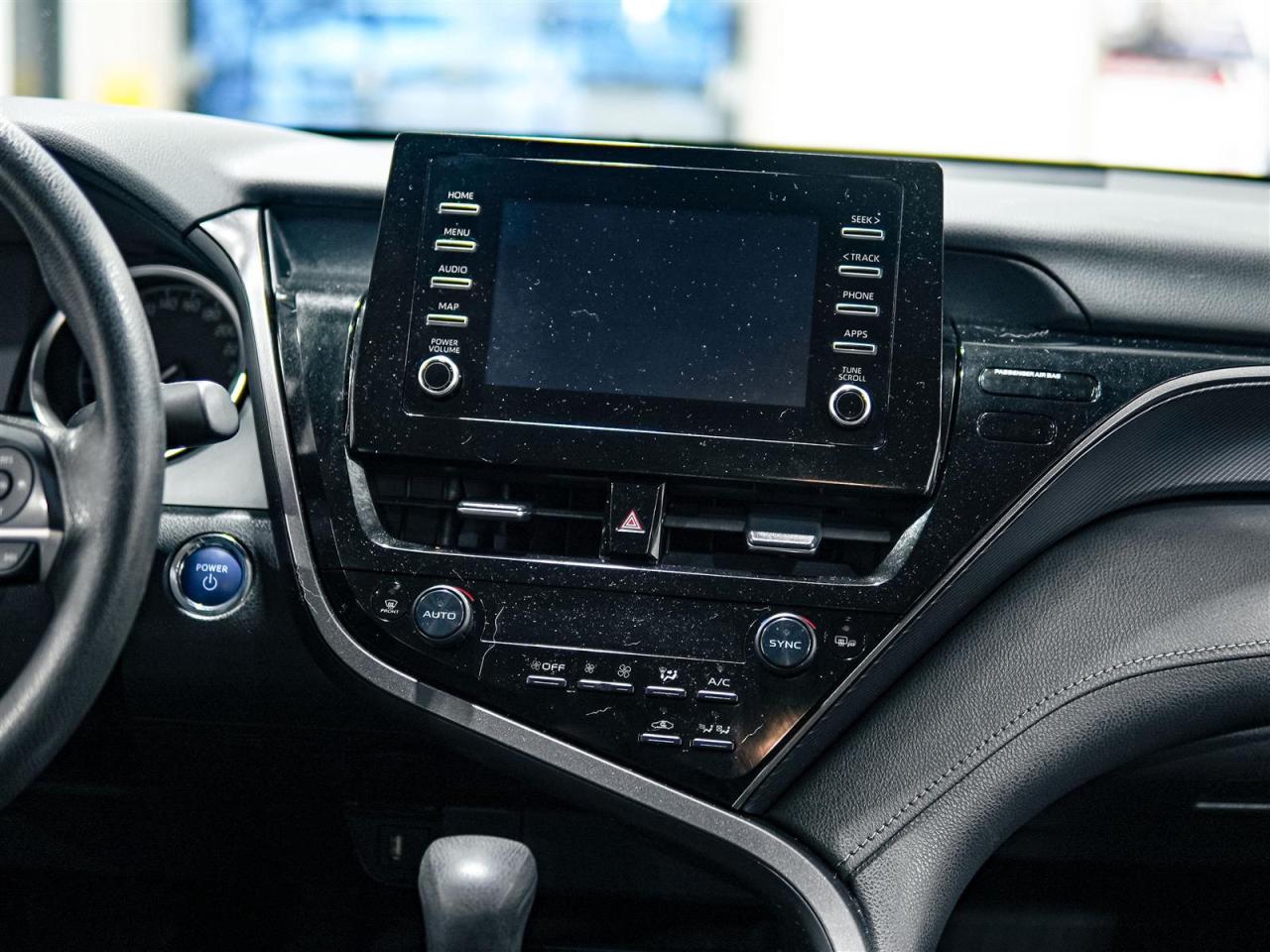 2021 Toyota Camry HYBRID LE | NO ACCIDENTS | 5 SERV REC | ALLOYS | Photo