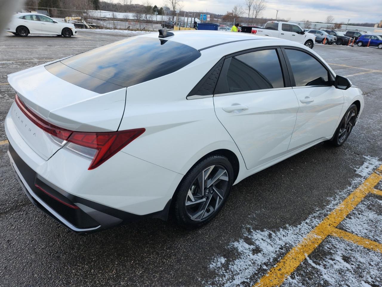 2024 Hyundai Elantra LUXURY IVT | NO ACCIDENTS | LEATHER | SUNROOF Photo