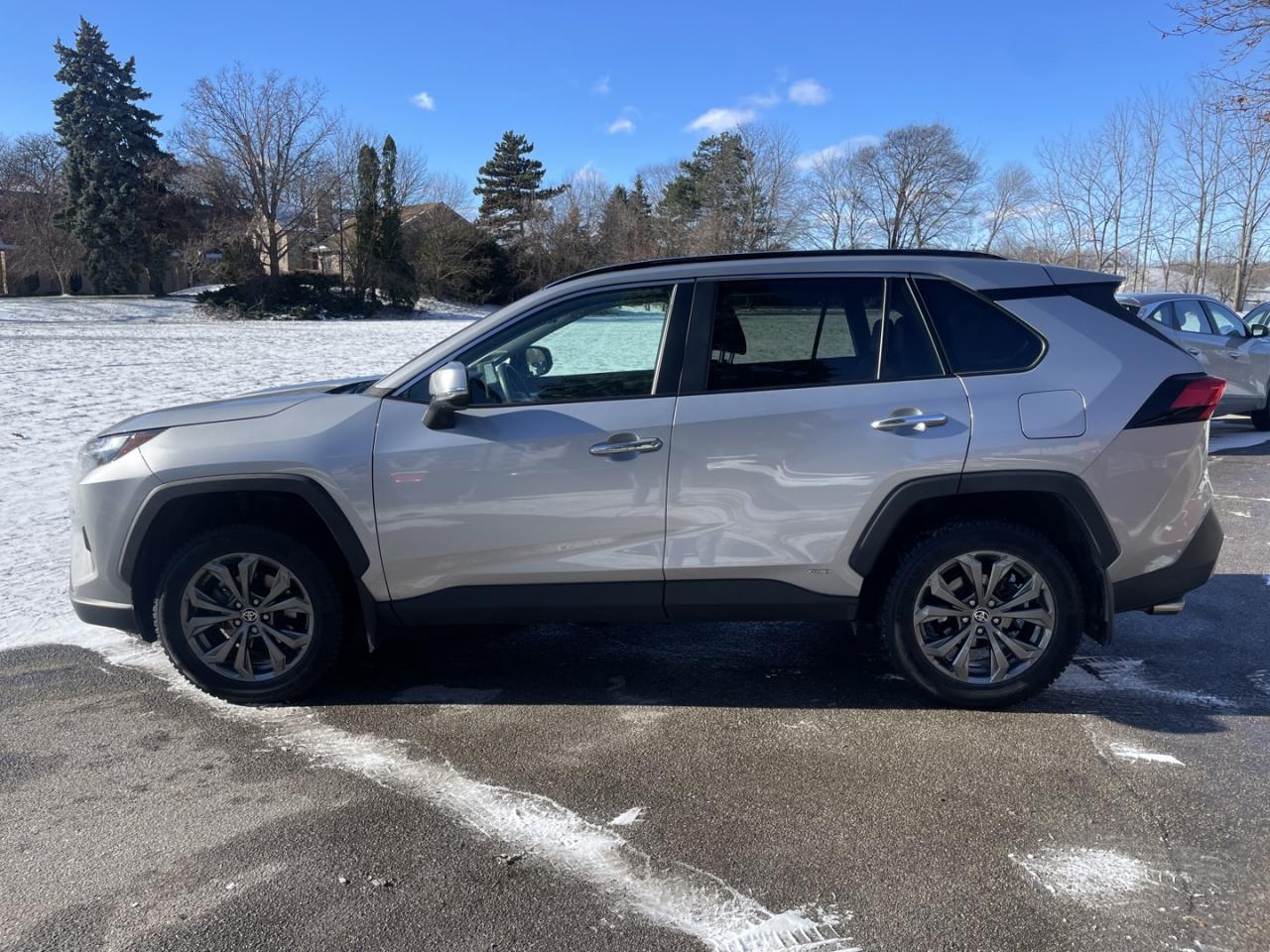 2022 Toyota RAV4 Hybrid Limited AWD *One Owner/ Like NEW - Photo #3