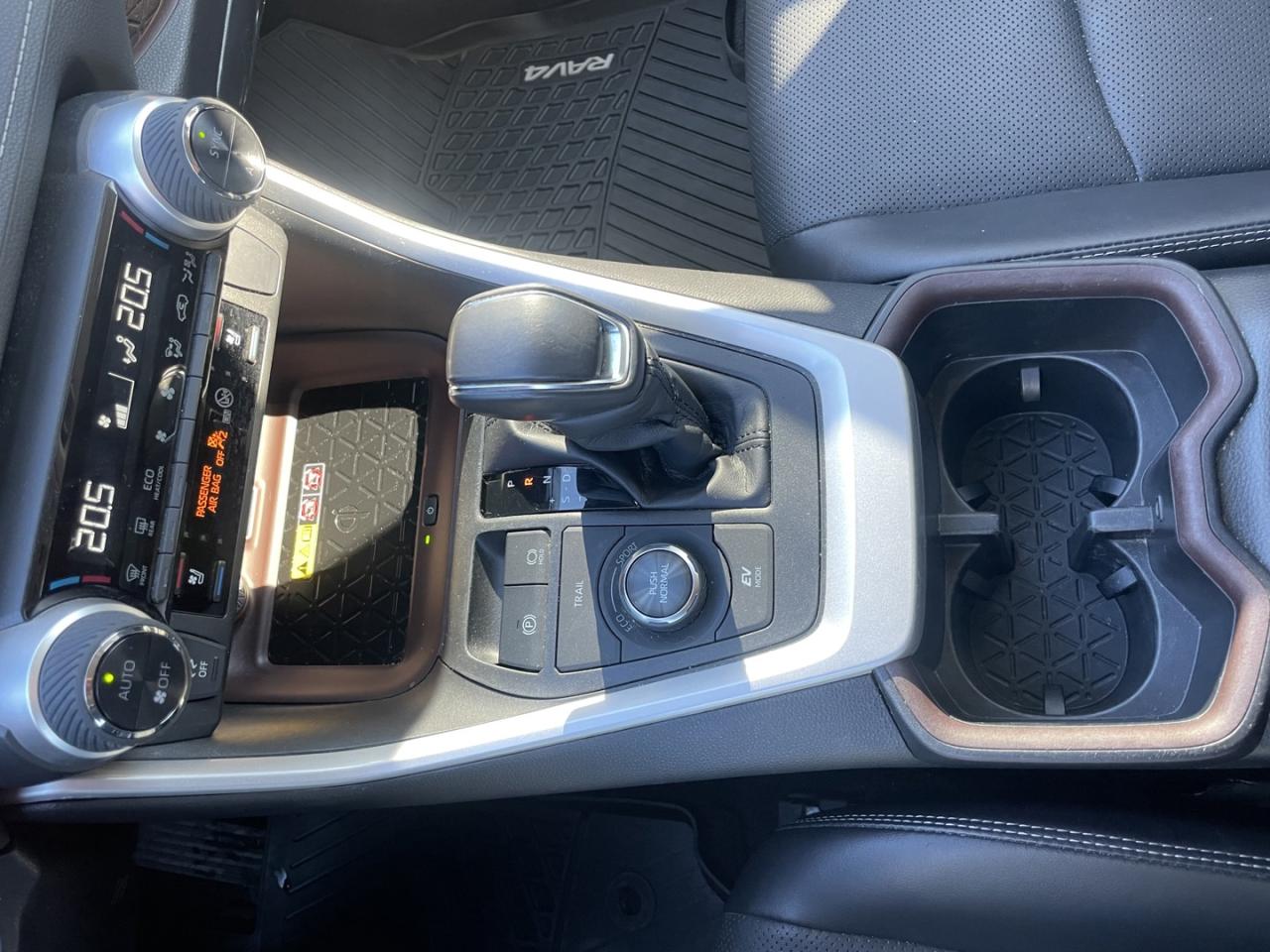 2022 Toyota RAV4 Hybrid Limited AWD *One Owner/ Like NEW - Photo #14