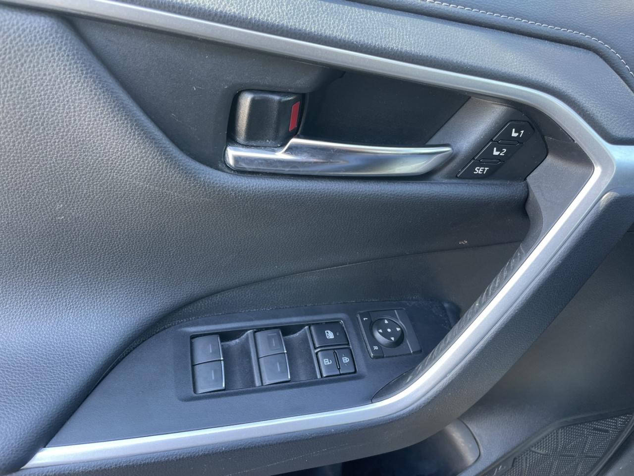 2022 Toyota RAV4 Hybrid Limited AWD *One Owner/ Like NEW - Photo #18