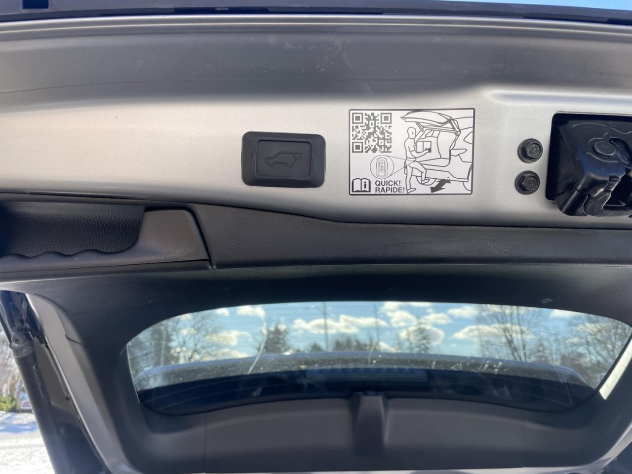 2022 Toyota RAV4 Hybrid Limited AWD *One Owner/ Like NEW - Photo #23