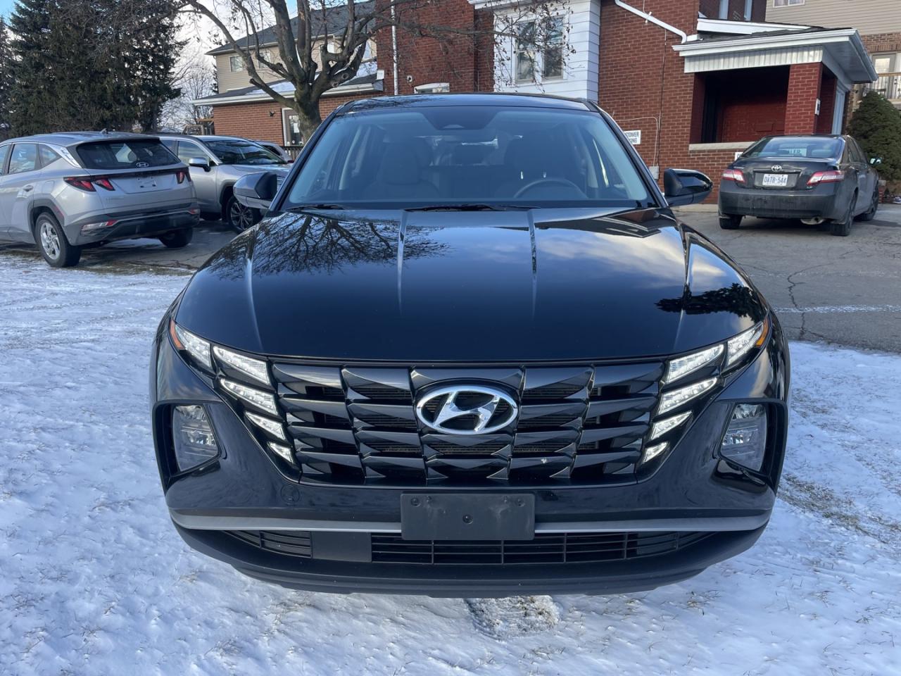 2023 Hyundai Tucson Essential AWD *One Owner/ Like New - Photo #2