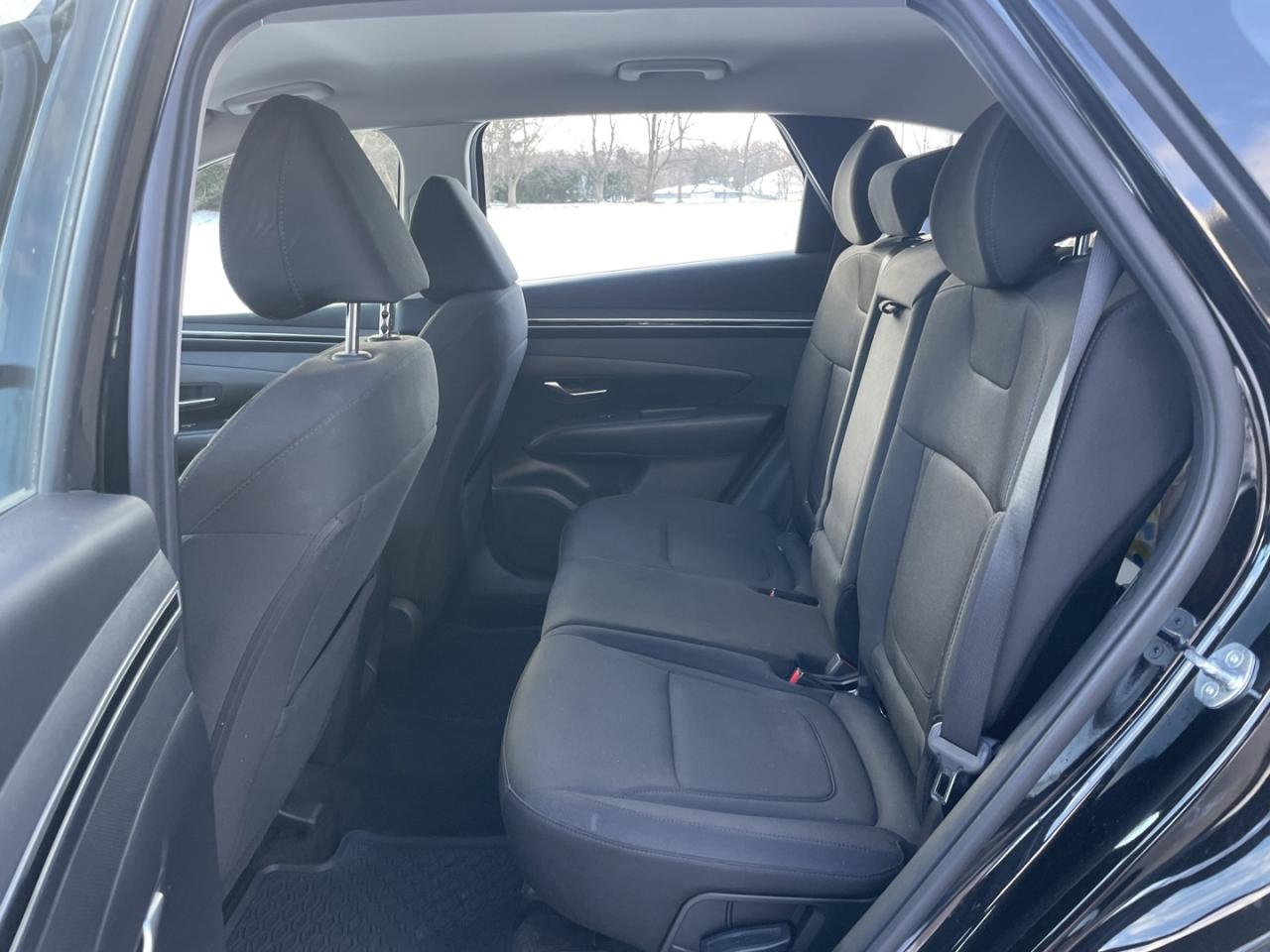 2023 Hyundai Tucson Essential AWD *One Owner/ Like New - Photo #10