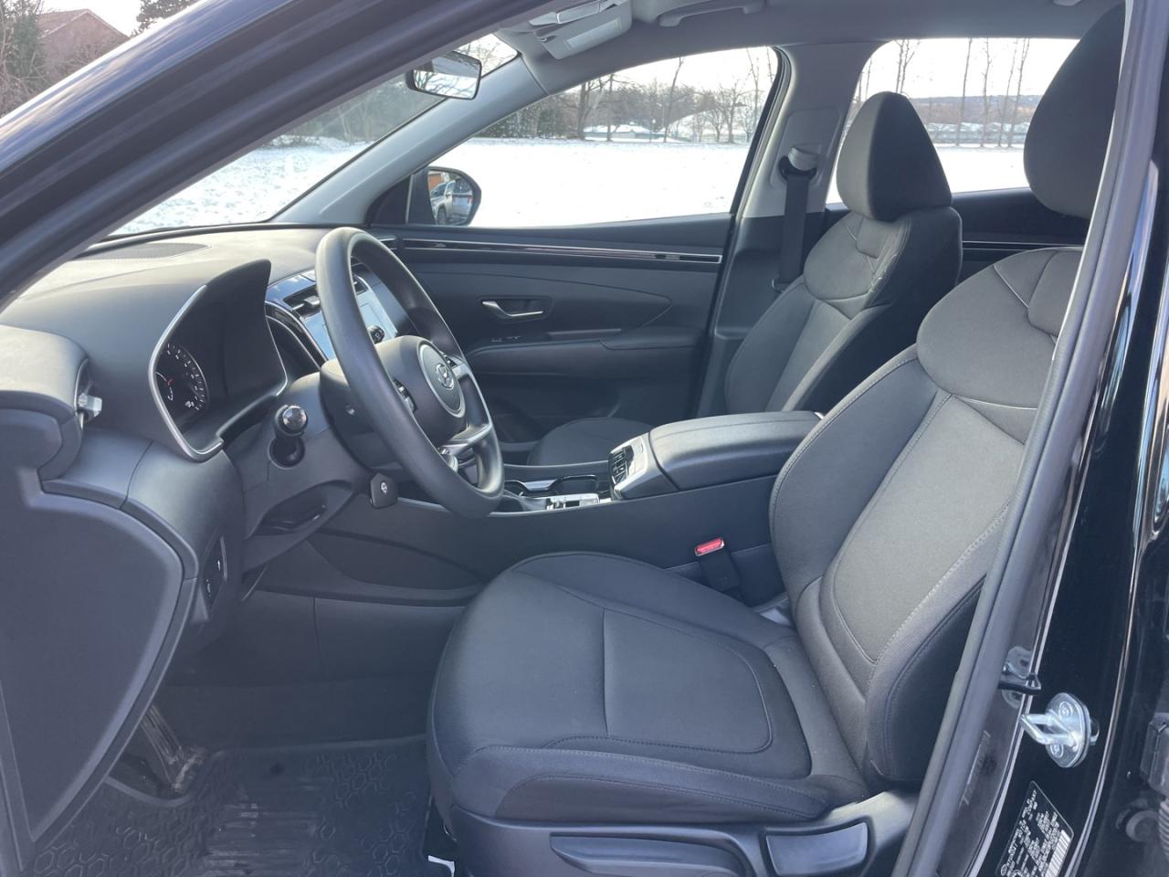 2023 Hyundai Tucson Essential AWD *One Owner/ Like New - Photo #9