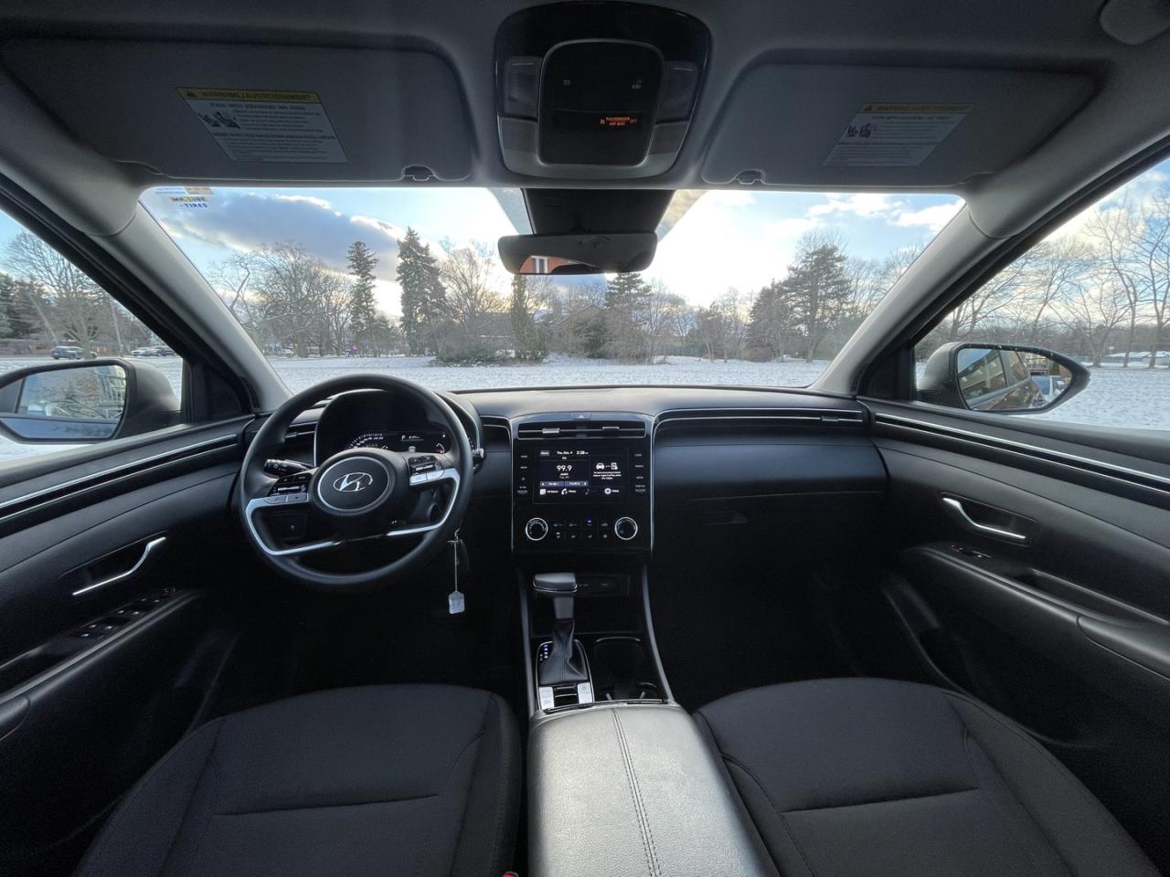 2023 Hyundai Tucson Essential AWD *One Owner/ Like New - Photo #11