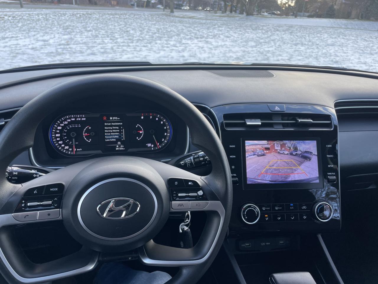 2023 Hyundai Tucson Essential AWD *One Owner/ Like New - Photo #12