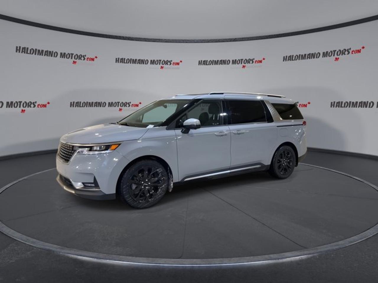 2023 Kia Carnival SX Photo