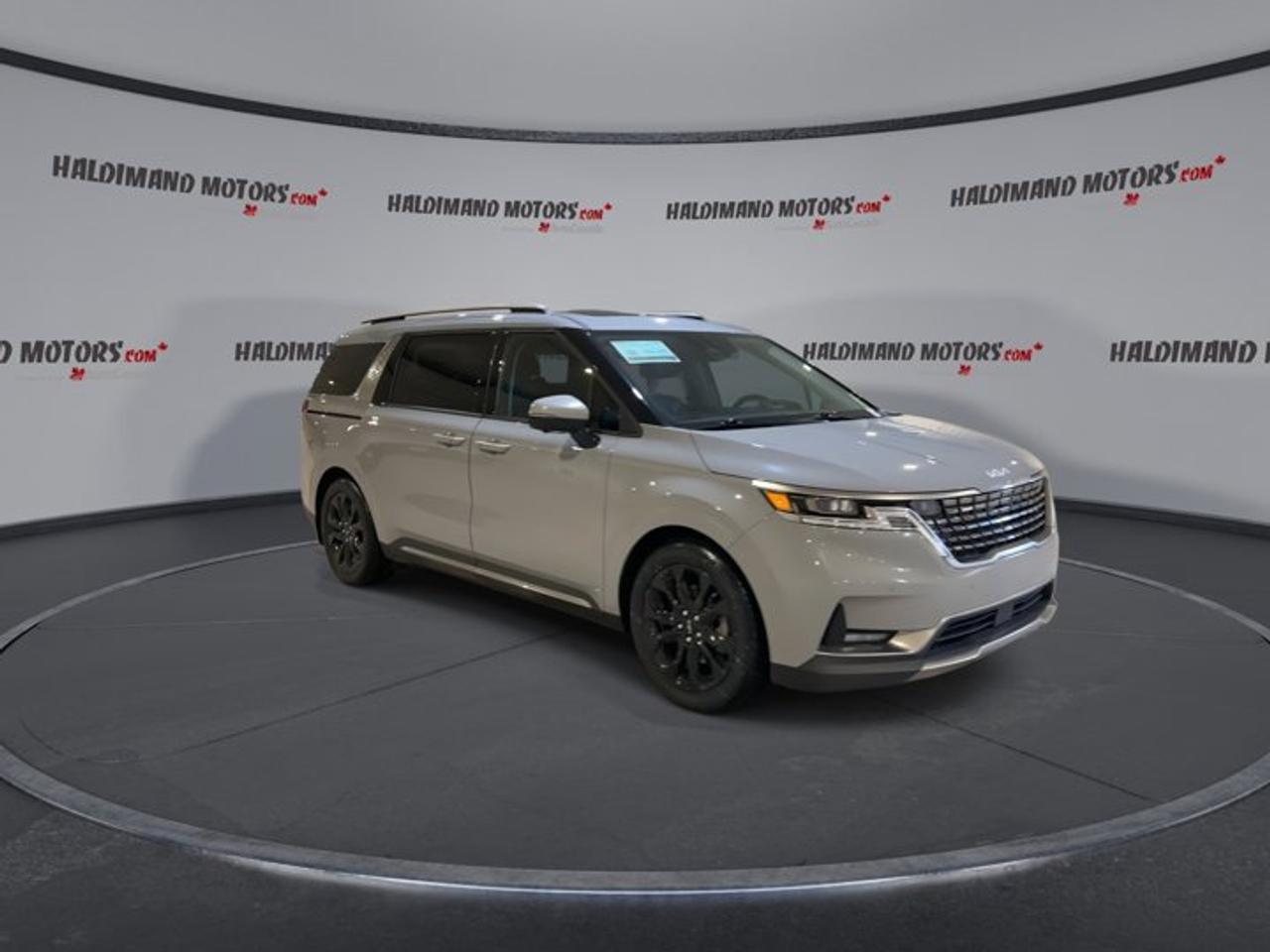 2023 Kia Carnival SX Photo