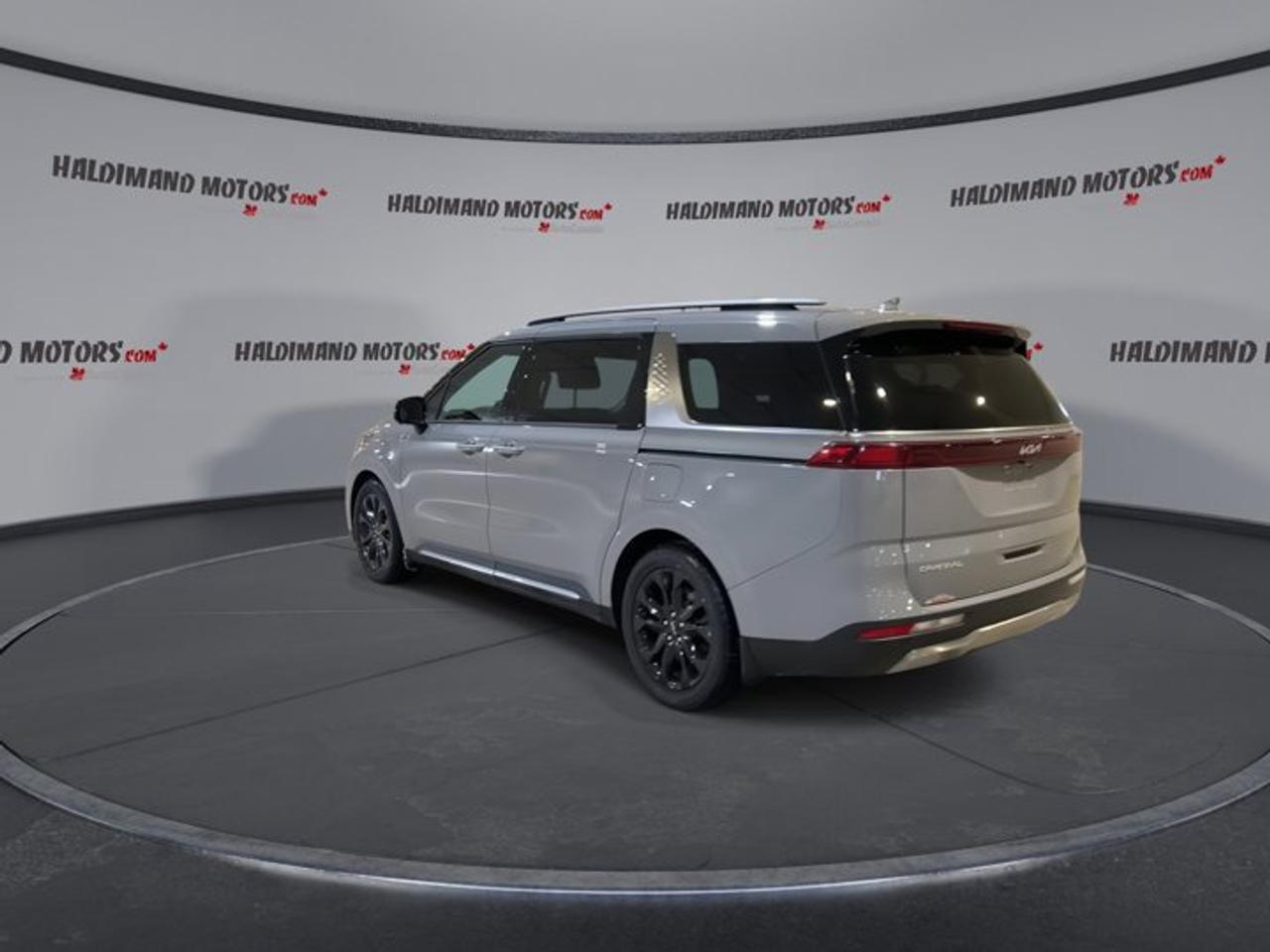 2023 Kia Carnival SX Photo