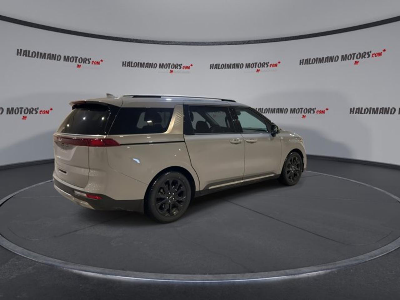 2023 Kia Carnival SX Photo