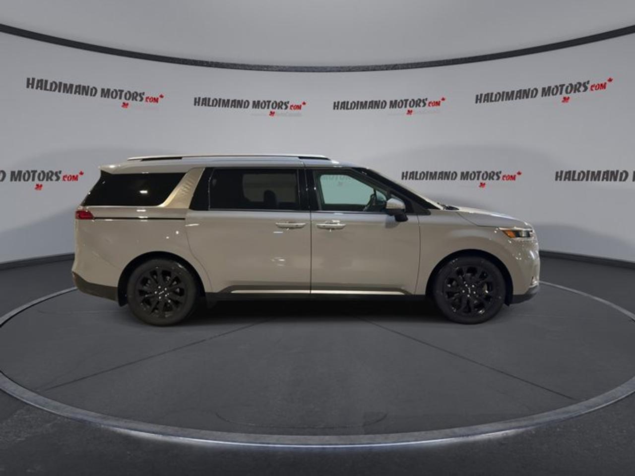 2023 Kia Carnival SX Photo