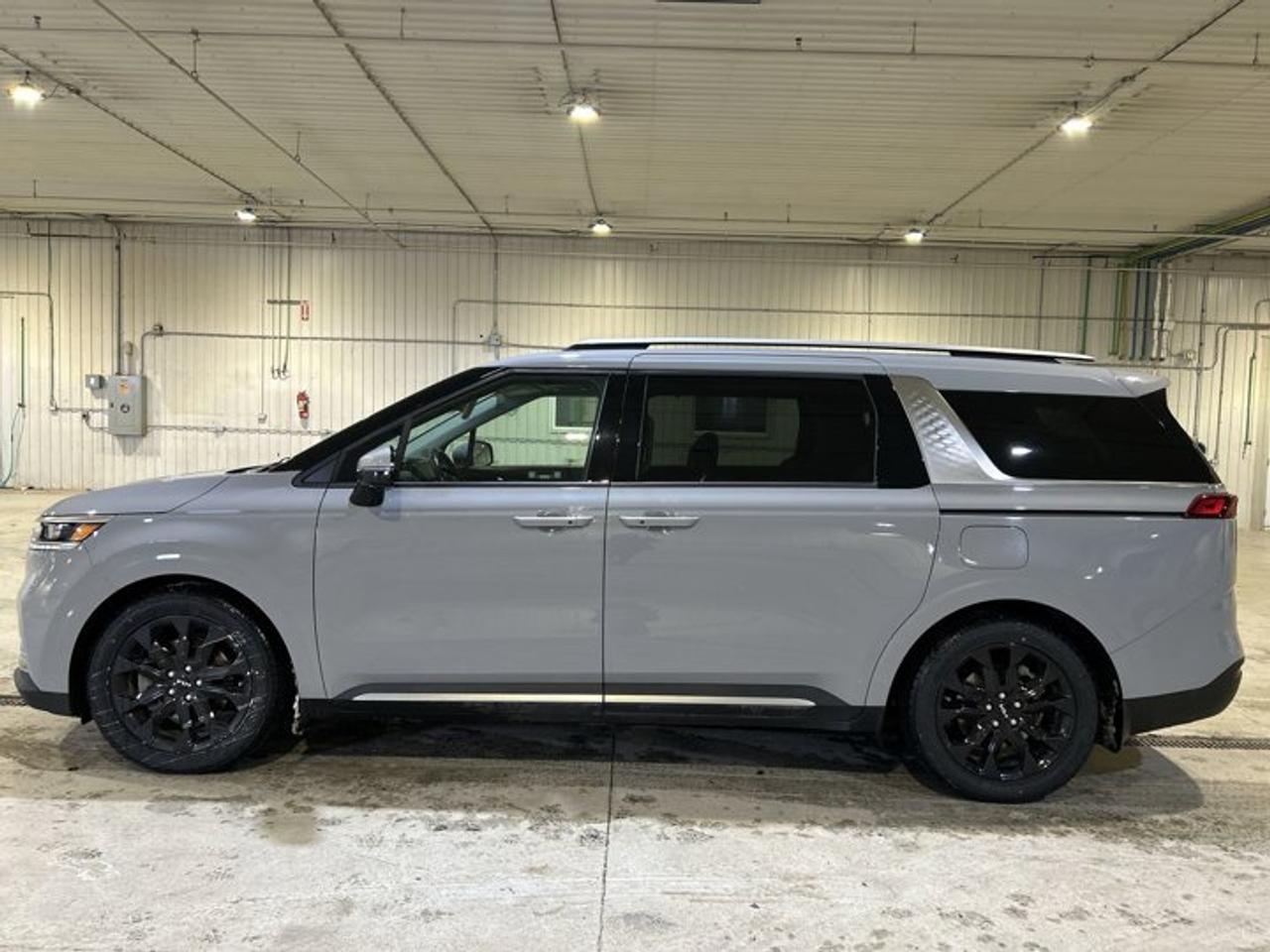 2023 Kia Carnival SX Photo