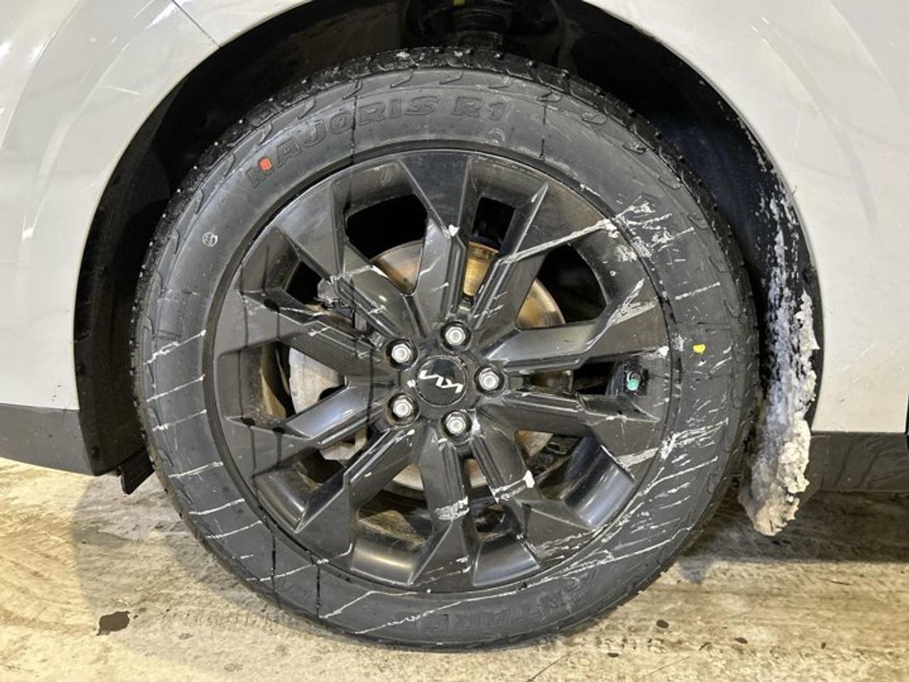 2023 Kia Carnival SX Photo