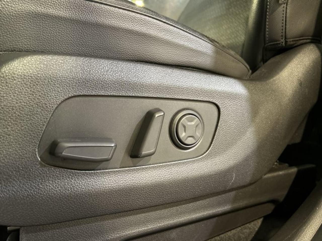 2023 Kia Carnival SX Photo