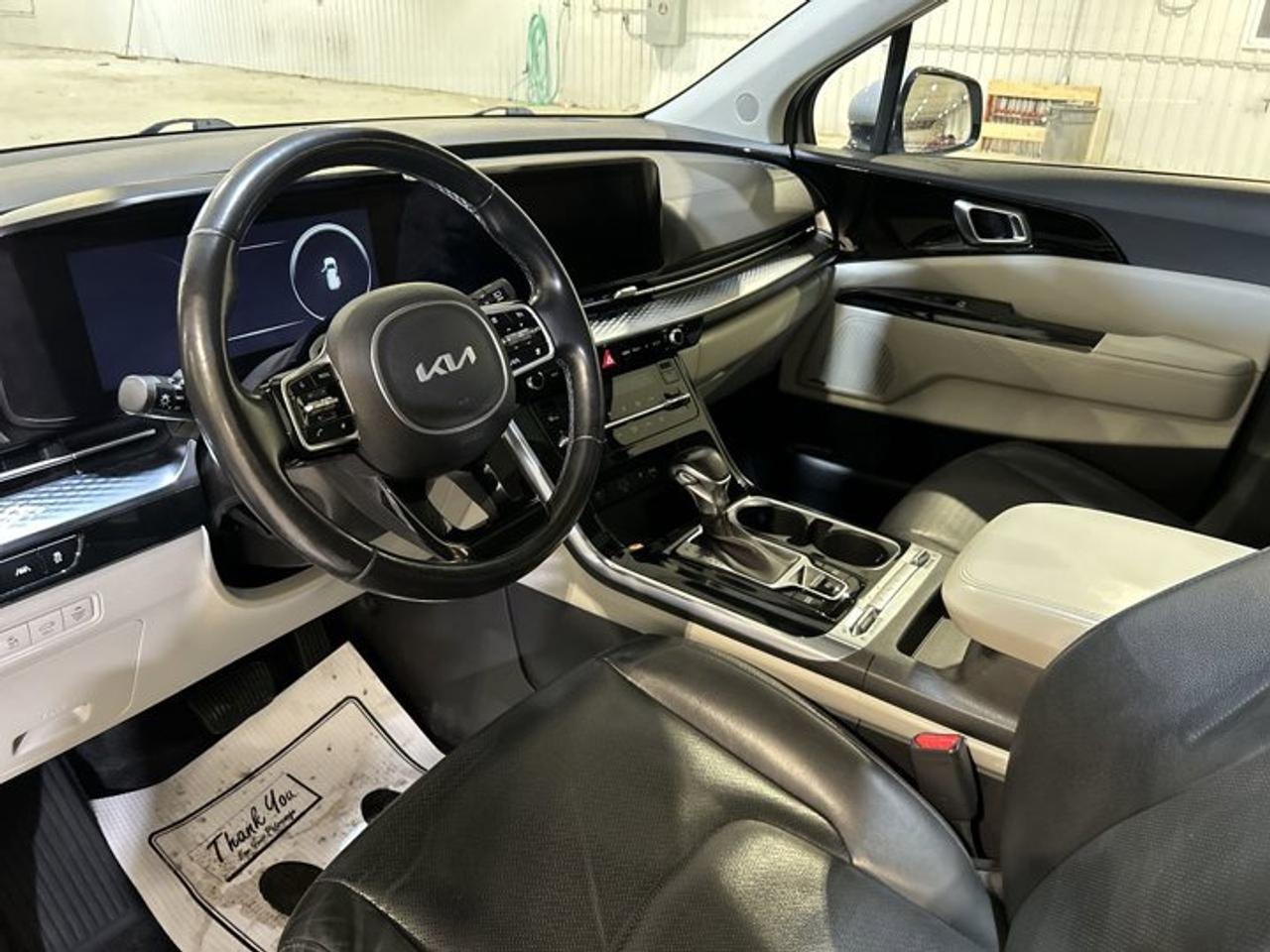 2023 Kia Carnival SX Photo