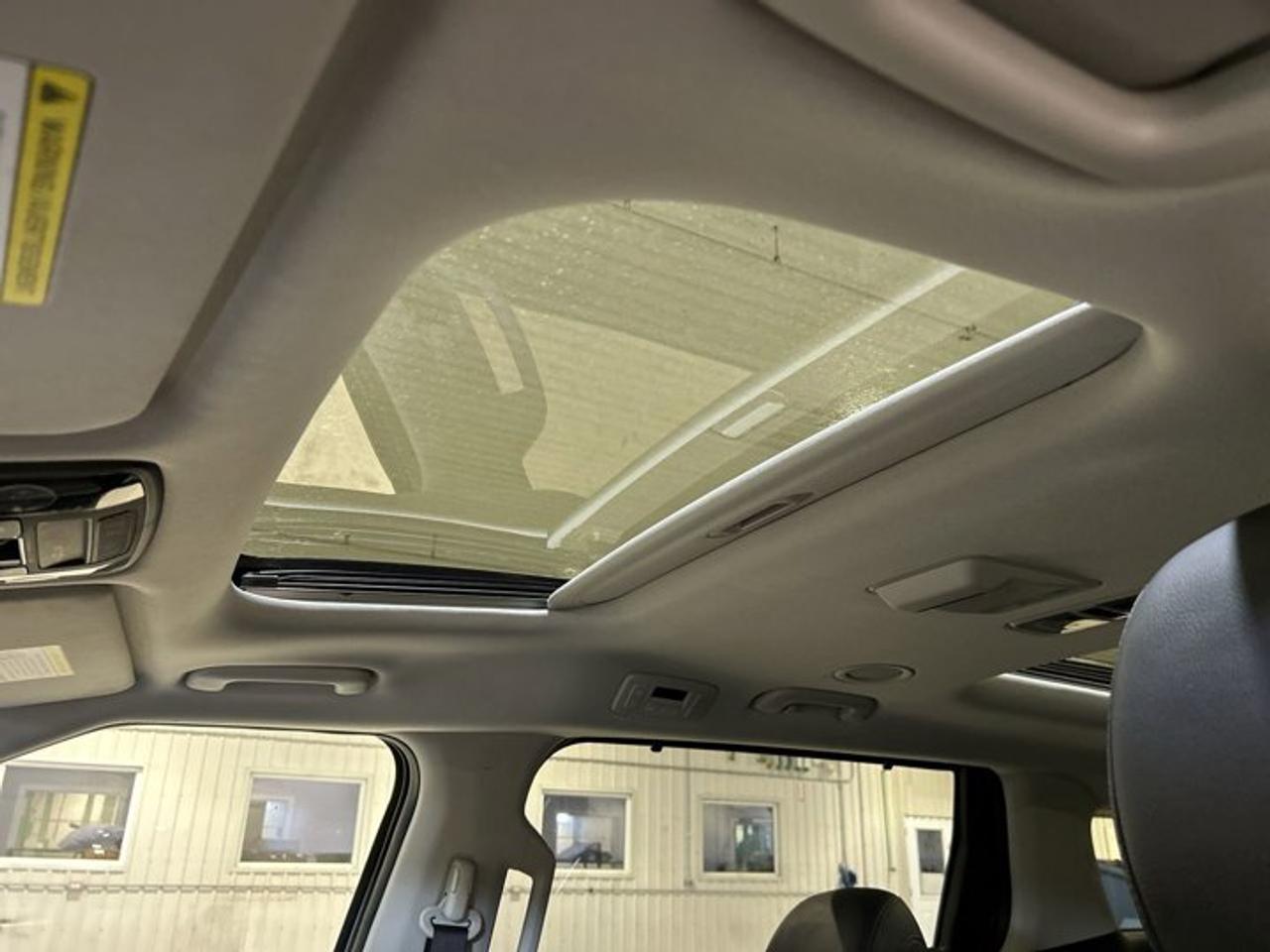 2023 Kia Carnival SX Photo