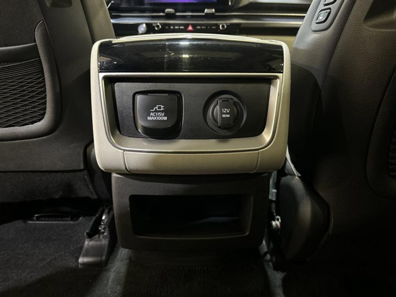 2023 Kia Carnival SX Photo