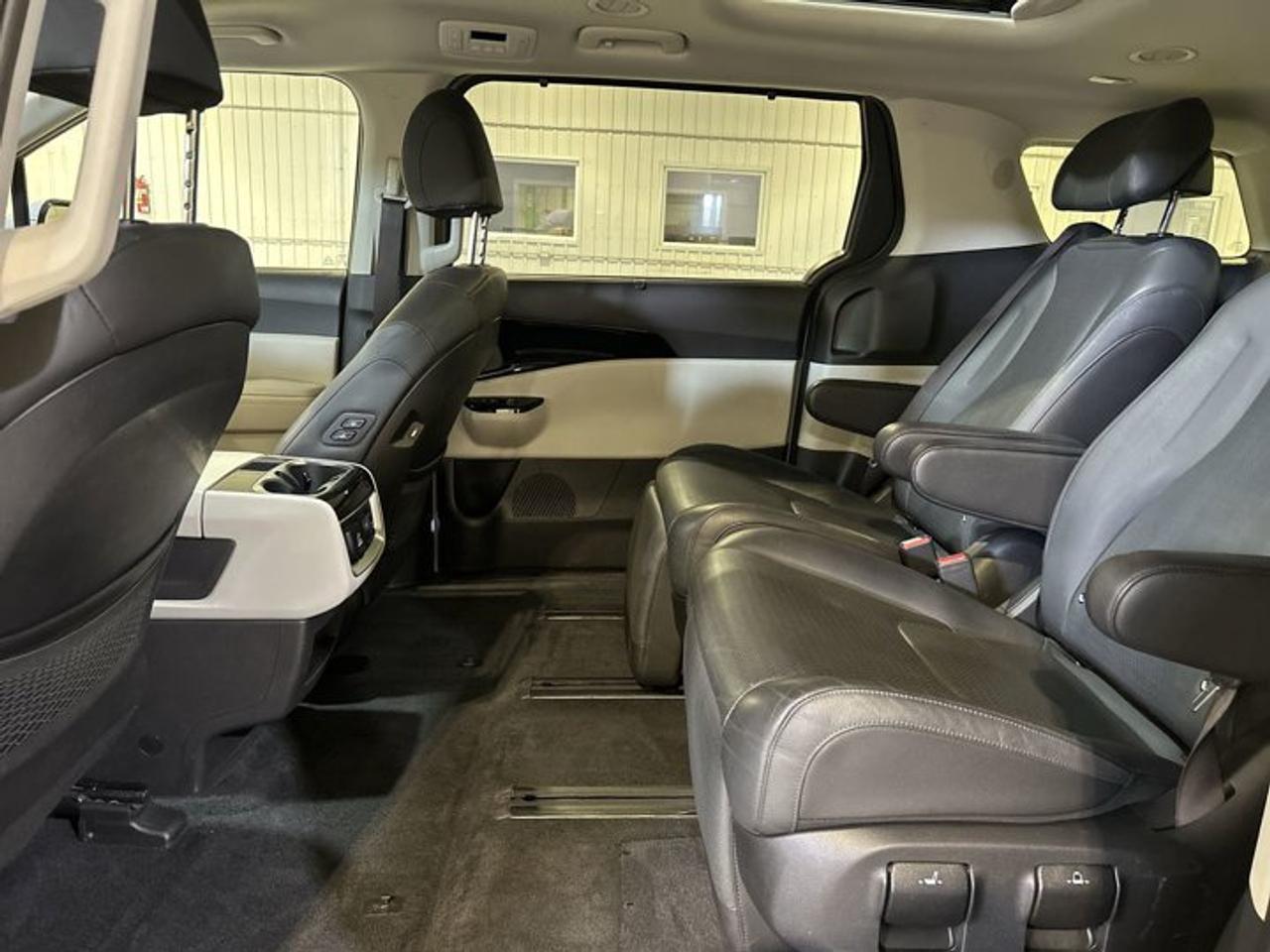 2023 Kia Carnival SX Photo