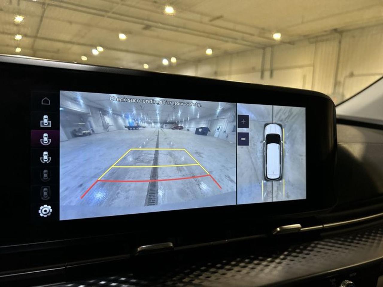 2023 Kia Carnival SX Photo