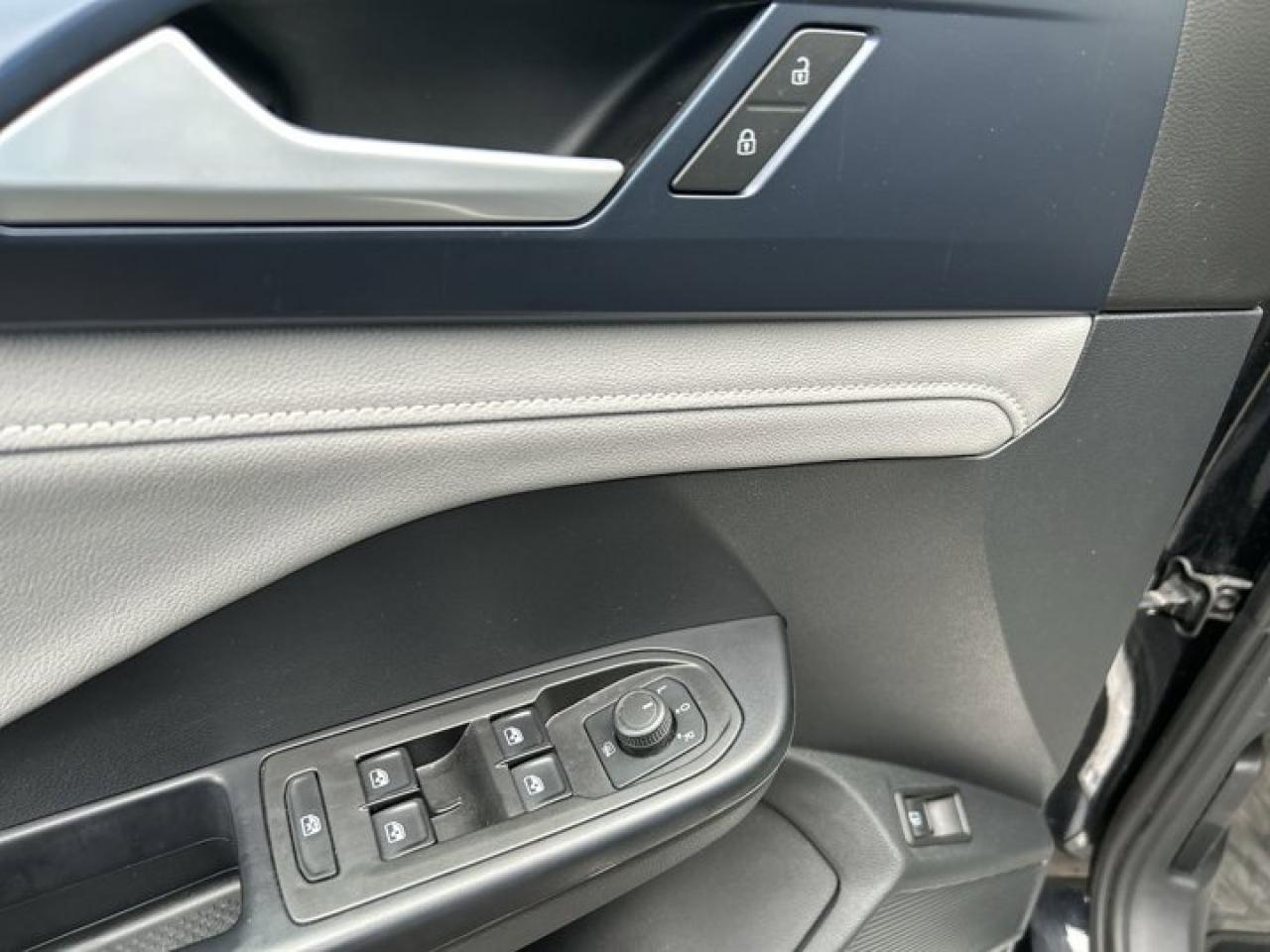 2024 Volkswagen Taos Comfortline | Remote Start | Leather Seats |  Heated Seats Photo