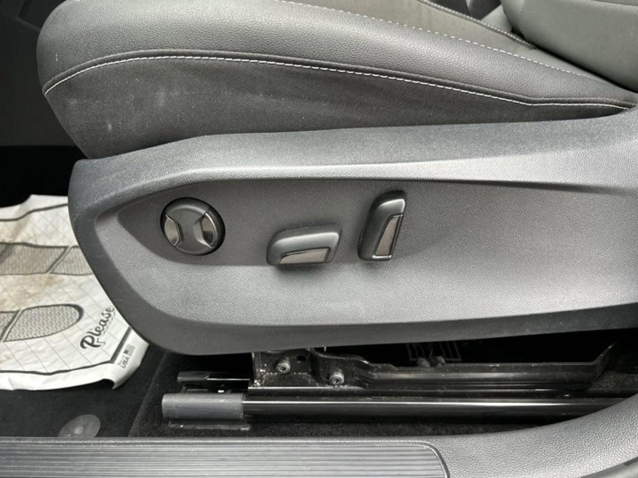 2024 Volkswagen Taos Comfortline | Remote Start | Leather Seats |  Heated Seats Photo