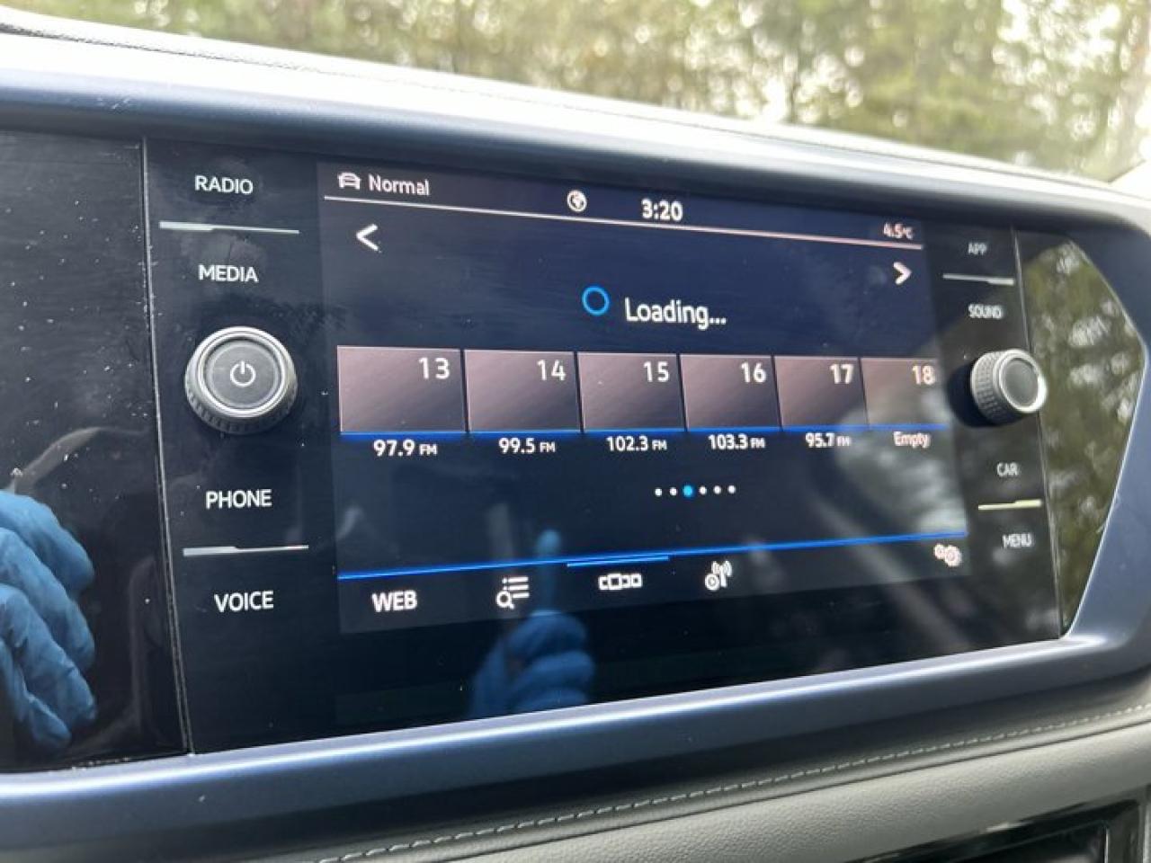 2024 Volkswagen Taos Comfortline | Remote Start | Leather Seats |  Heated Seats Photo