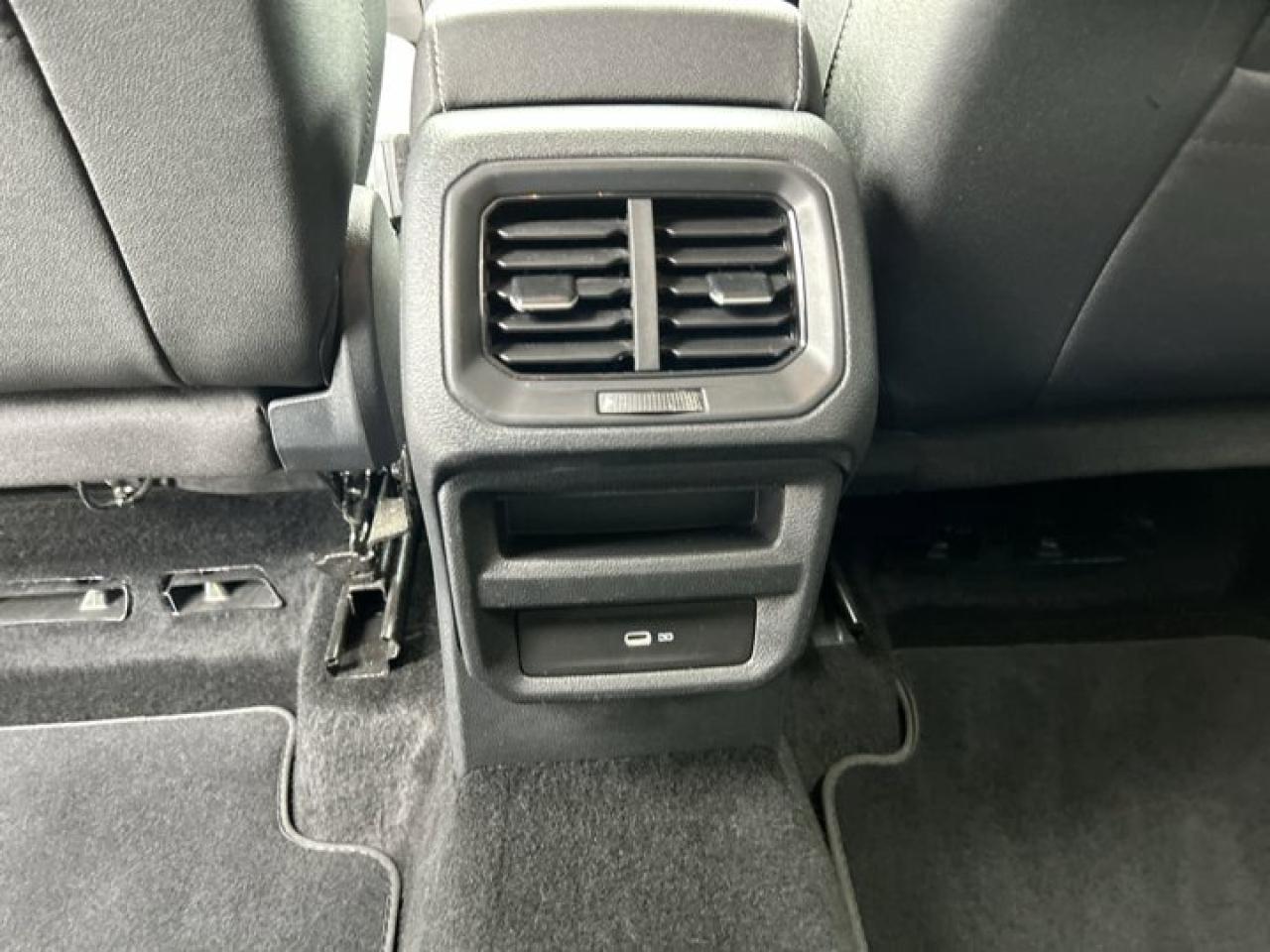 2024 Volkswagen Taos Comfortline | Remote Start | Leather Seats |  Heated Seats Photo