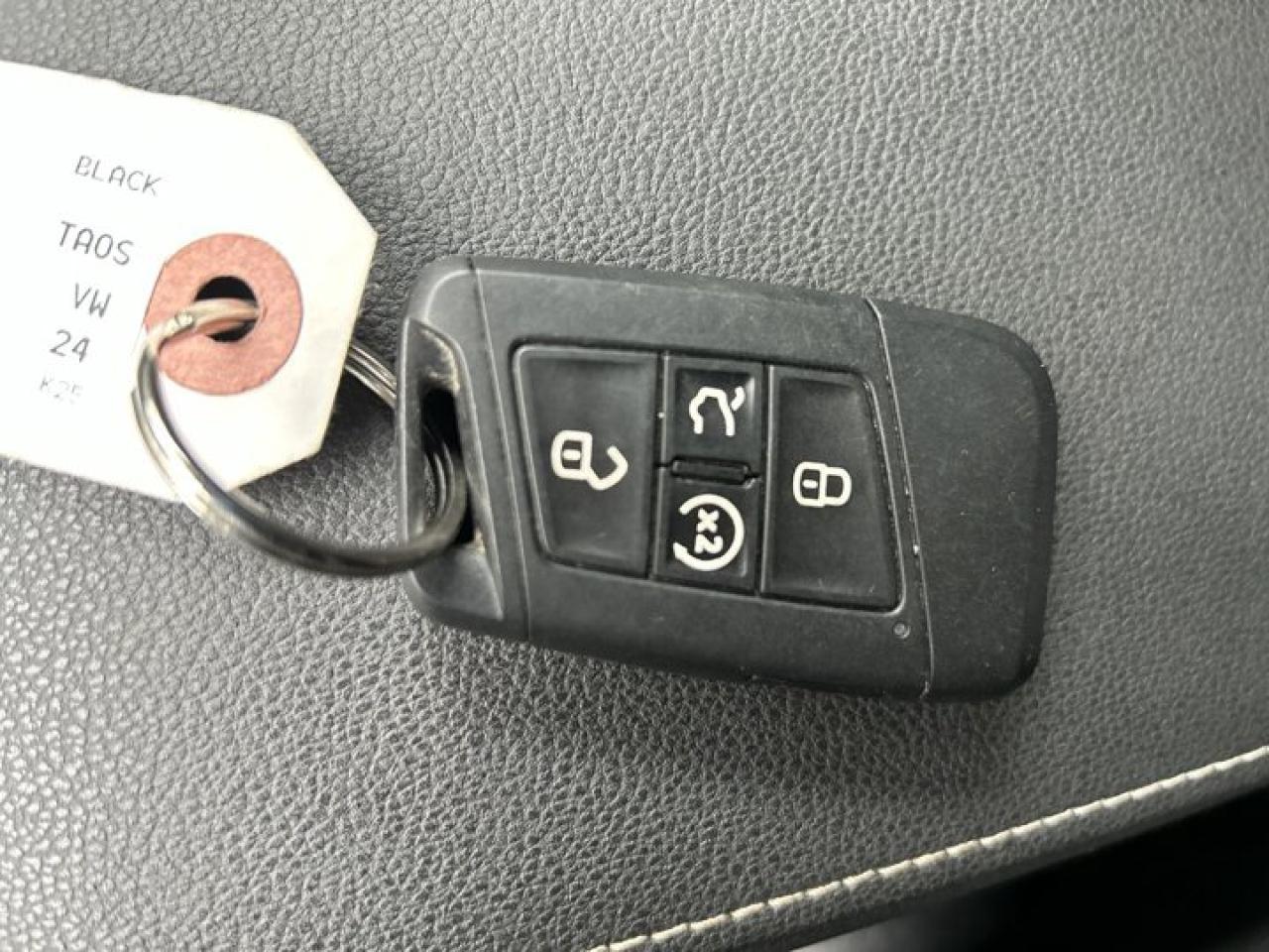 2024 Volkswagen Taos Comfortline | Remote Start | Leather Seats |  Heated Seats Photo