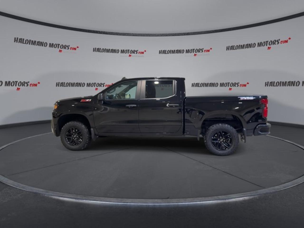 2021 Chevrolet Silverado 1500 Custom Trail Boss 4x4 | Midnight Edition | Photo