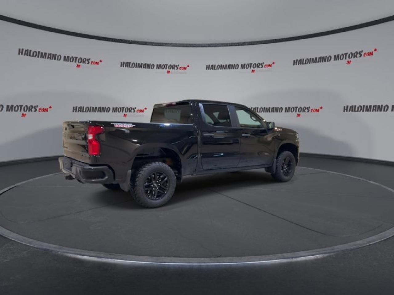 2021 Chevrolet Silverado 1500 Custom Trail Boss 4x4 | Midnight Edition | Photo