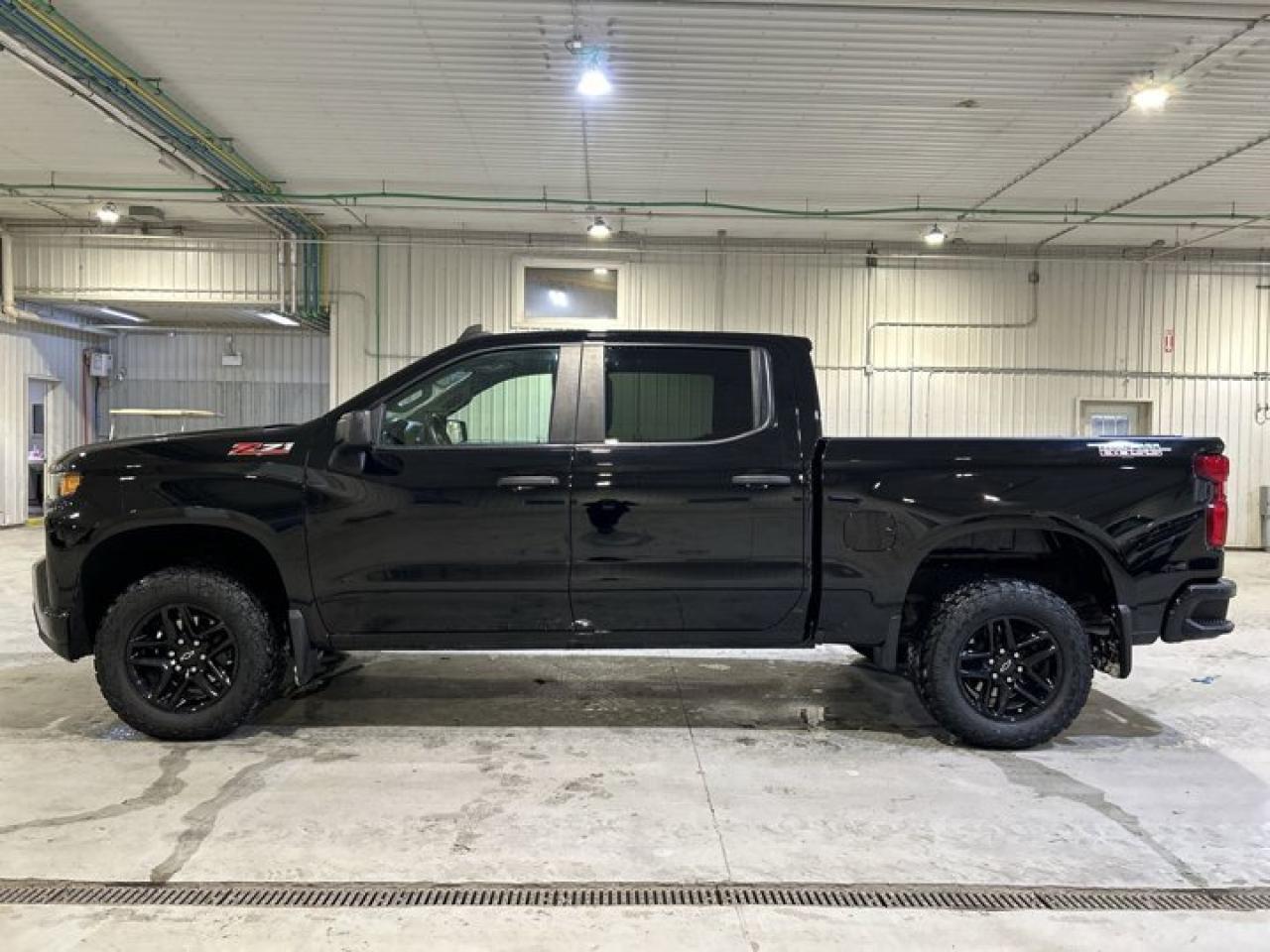 2021 Chevrolet Silverado 1500 Custom Trail Boss 4x4 | Midnight Edition | Photo