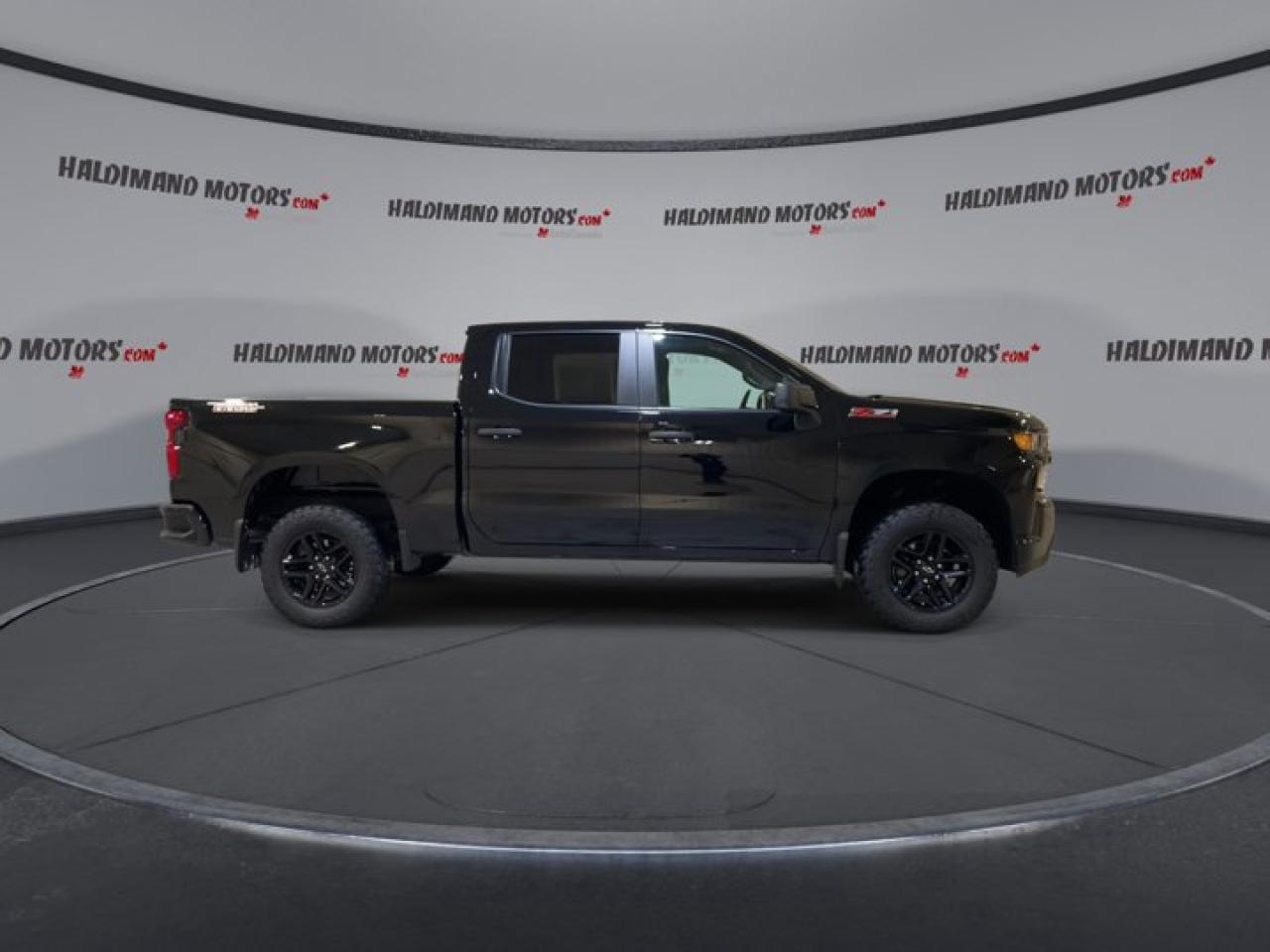 2021 Chevrolet Silverado 1500 Custom Trail Boss 4x4 | Midnight Edition | Photo