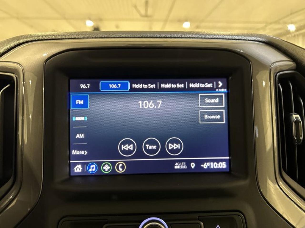 2021 Chevrolet Silverado 1500 Custom Trail Boss 4x4 | Midnight Edition | Photo