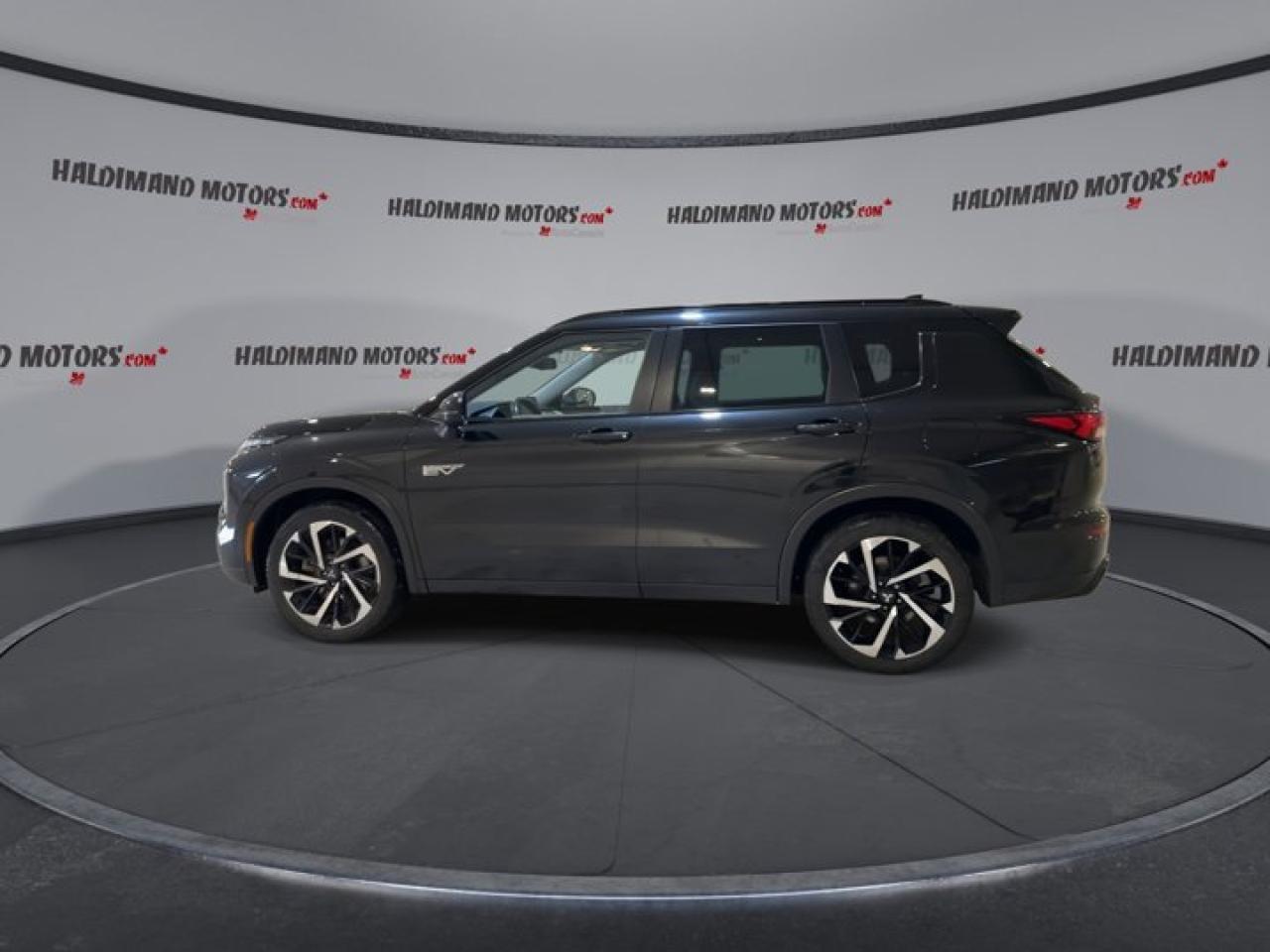 2023 Mitsubishi Outlander Phev GT AWD | Panoramic Roof | 360 Camera | Leather Seats Photo4