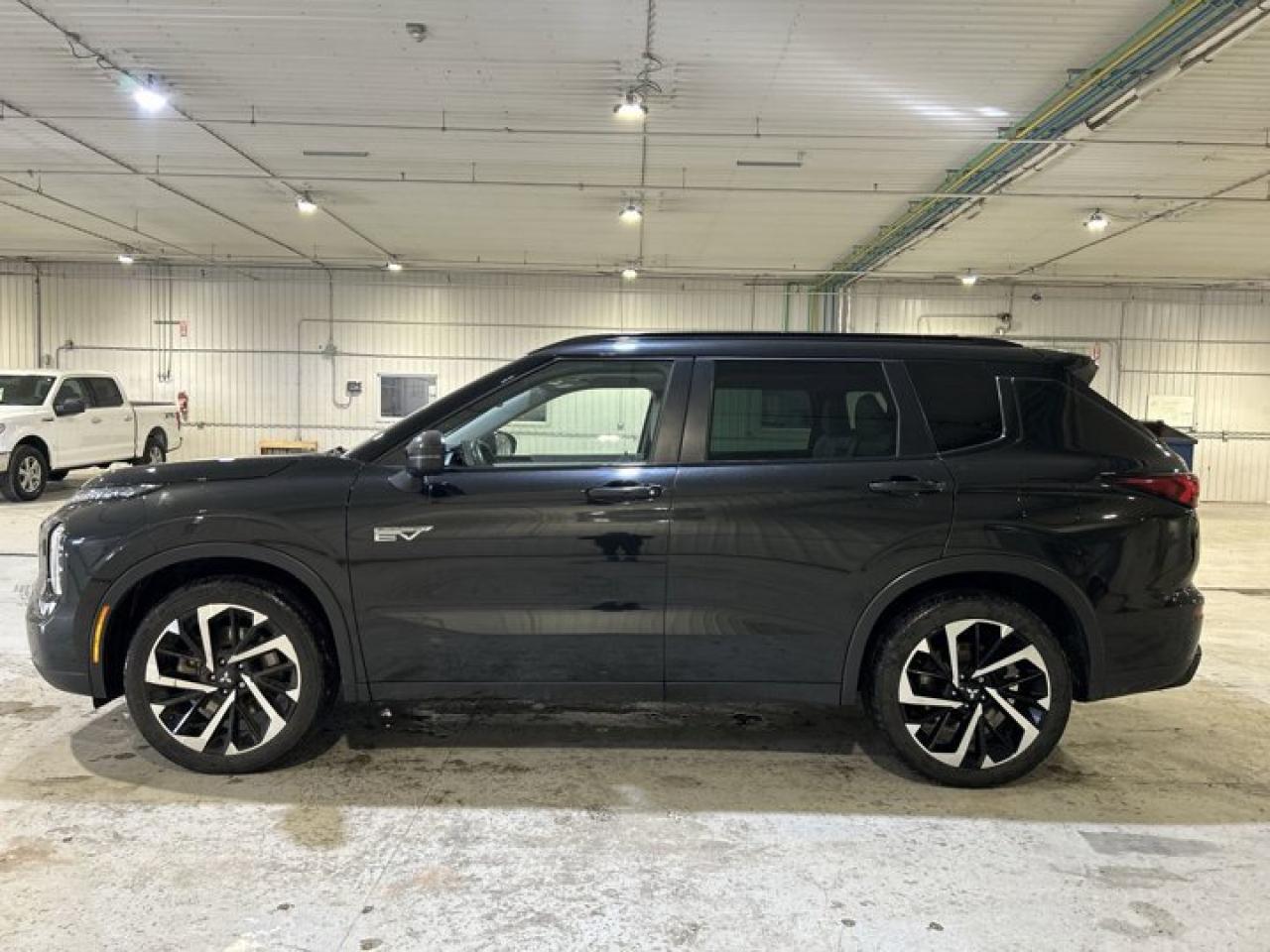 2023 Mitsubishi Outlander Phev GT AWD | Panoramic Roof | 360 Camera | Leather Seats Photo
