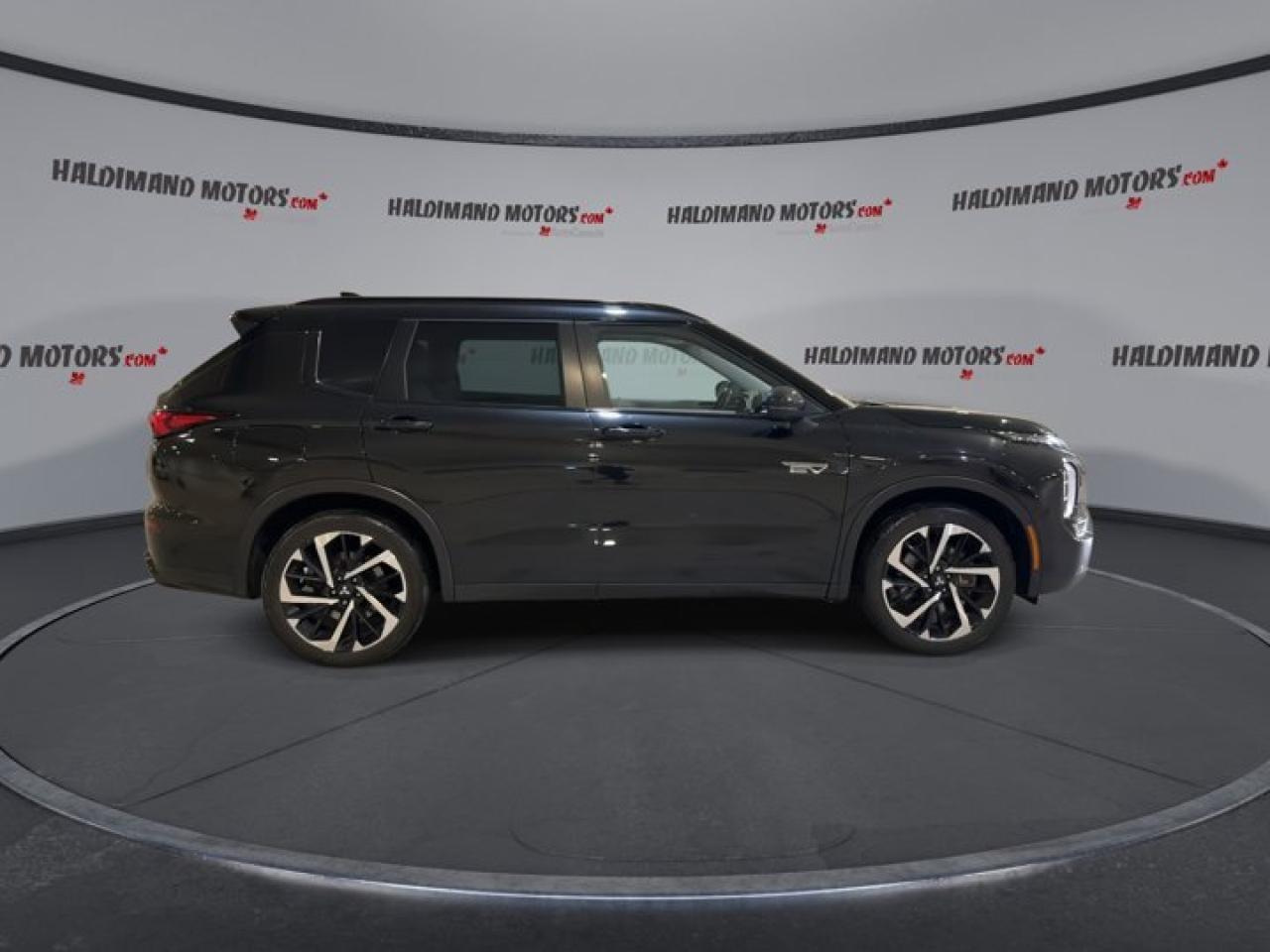 2023 Mitsubishi Outlander Phev GT AWD | Panoramic Roof | 360 Camera | Leather Seats Photo