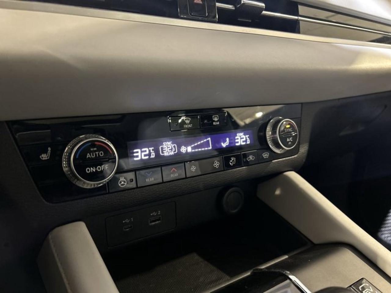 2023 Mitsubishi Outlander Phev GT AWD | Panoramic Roof | 360 Camera | Leather Seats Photo