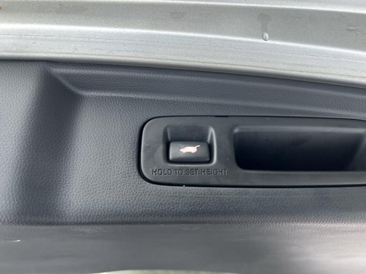 2023 Honda CR-V Hybrid Touring AWD | Remote Start | Sunroof | Leather Seats Photo