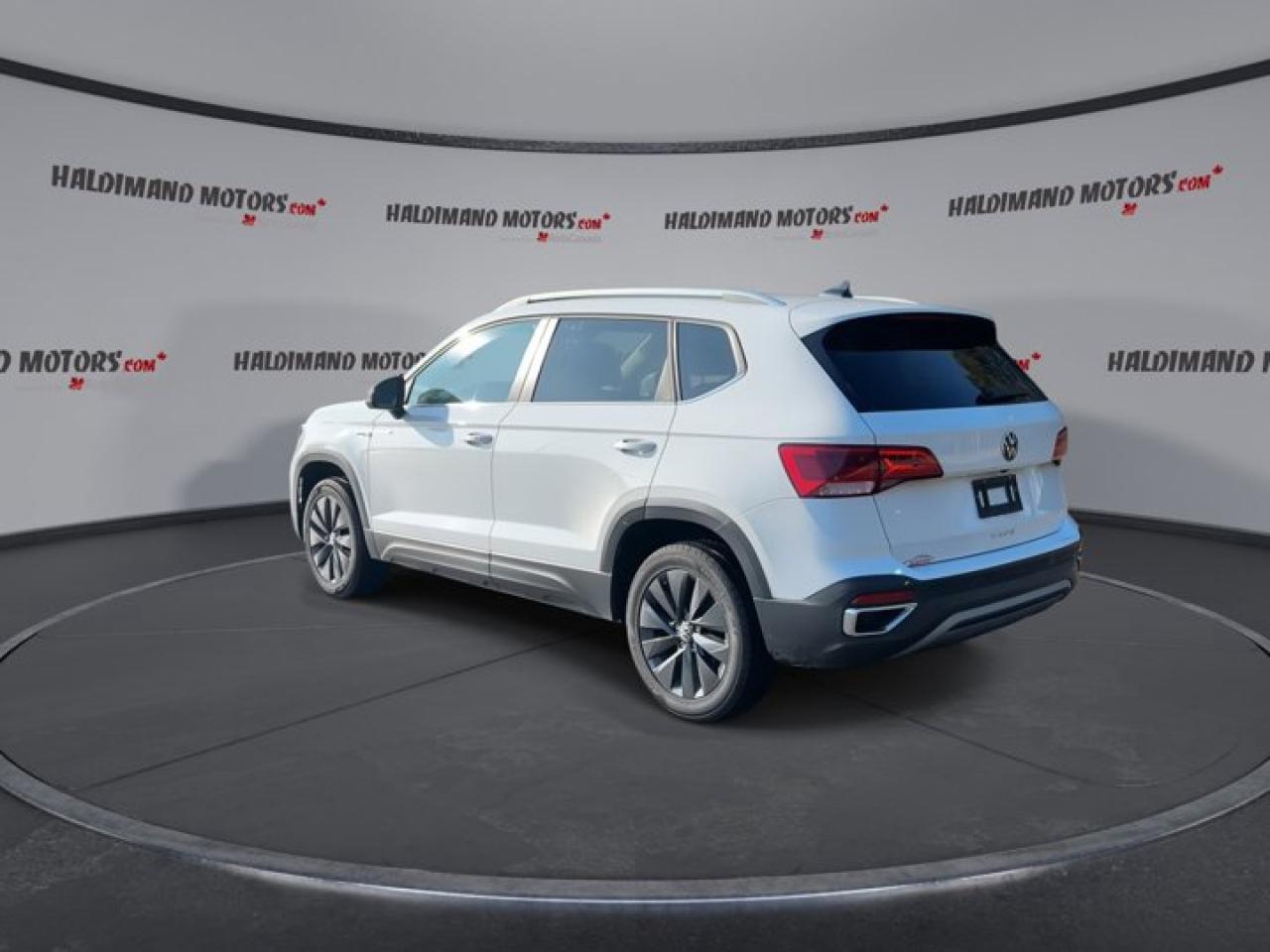 2024 Volkswagen Taos Comfortline | Remote Start | Panoramic Roof | Leather Seats Photo