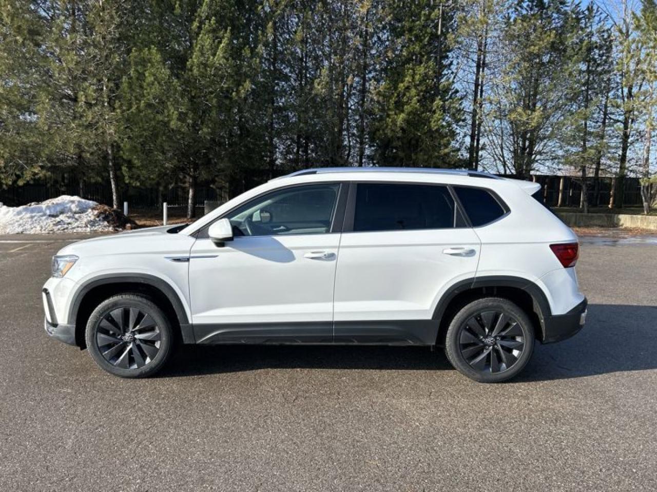 2024 Volkswagen Taos Comfortline | Remote Start | Panoramic Roof | Leather Seats Photo