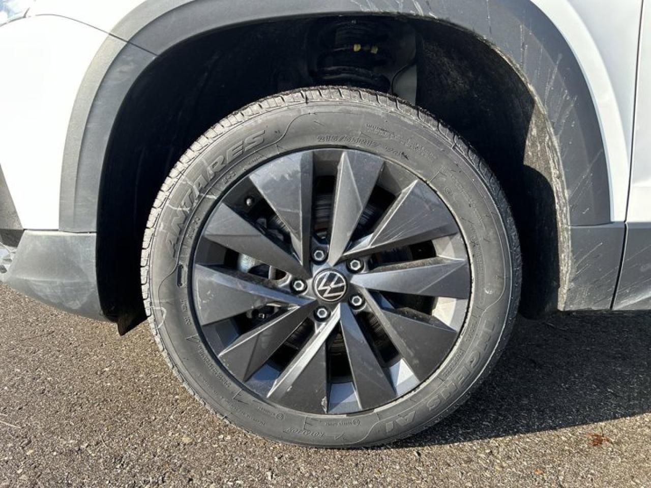 2024 Volkswagen Taos Comfortline | Remote Start | Panoramic Roof | Leather Seats Photo