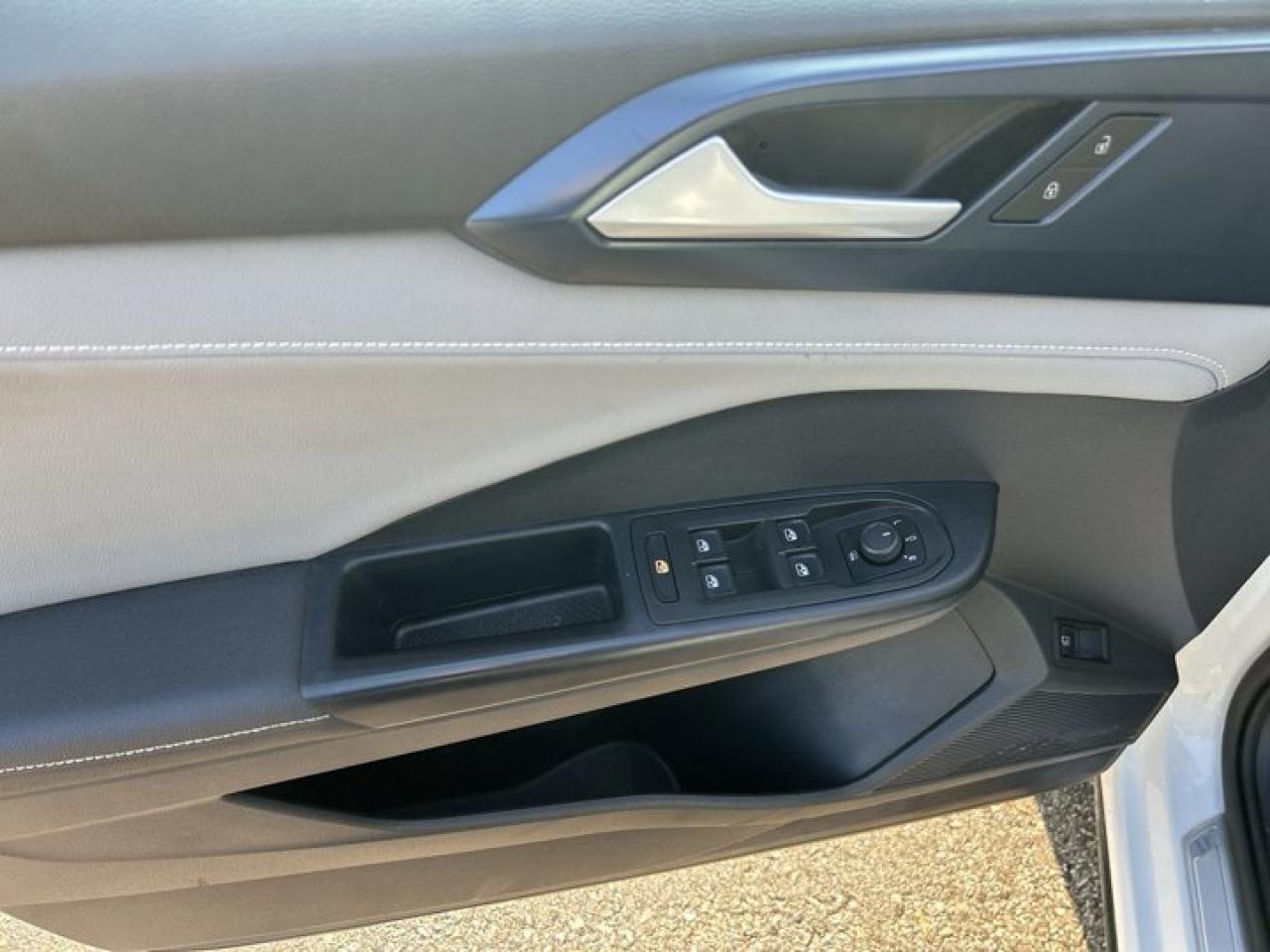 2024 Volkswagen Taos Comfortline | Remote Start | Panoramic Roof | Leather Seats Photo